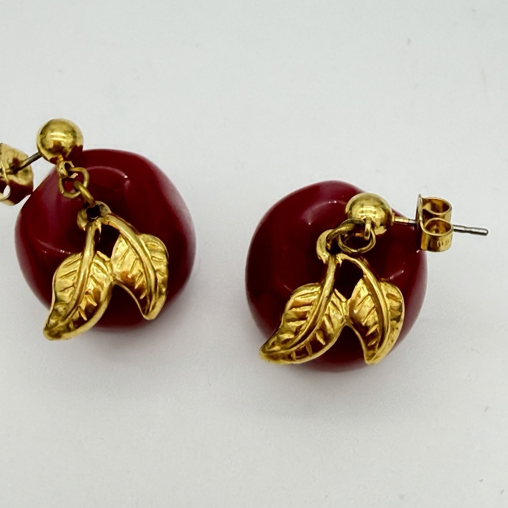 Avon Earrings Womens Red Lucite Good Vintage Apple Dangle Gold Tone Leaves
